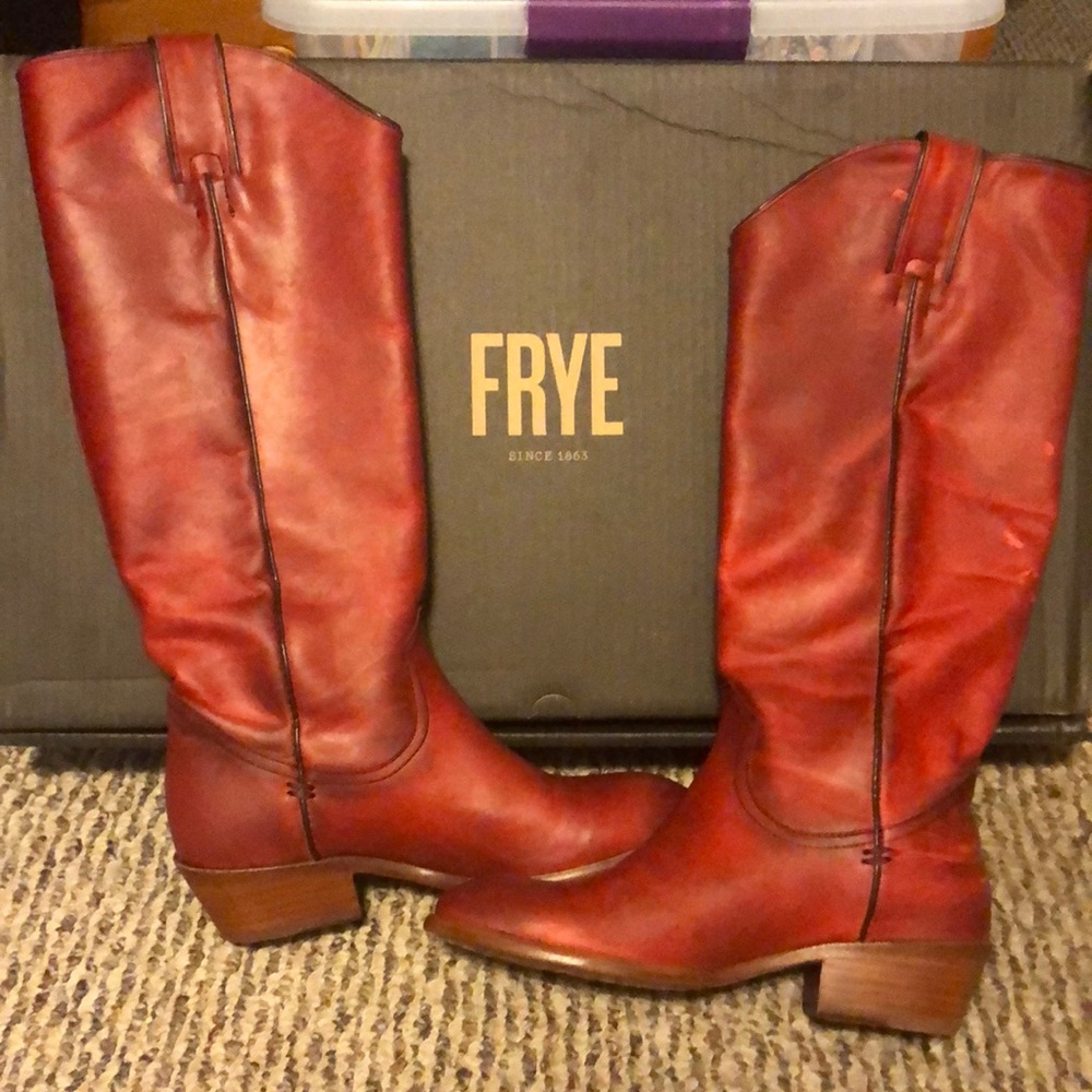 Frye Carson pull on boots